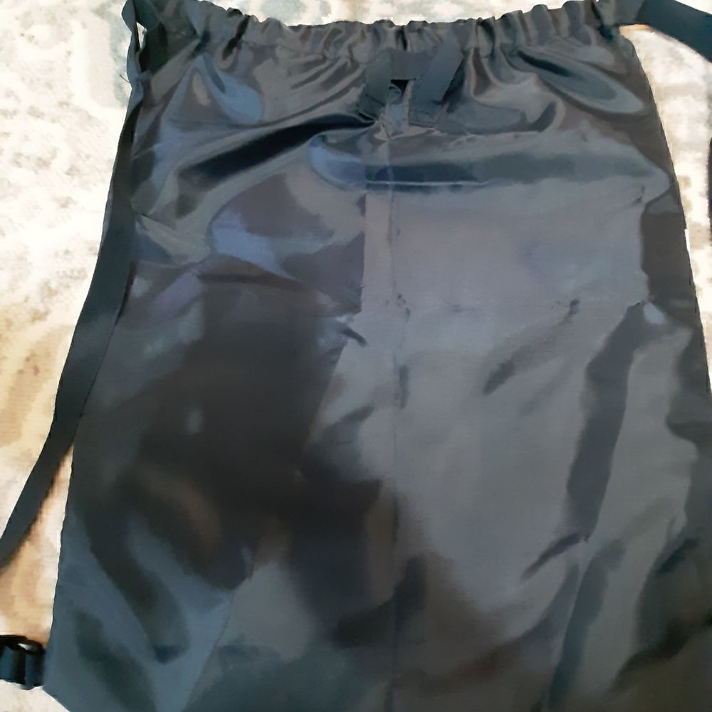 SKECHERS Comfort Included Drawstring Backpack - Picture 3 of 6
